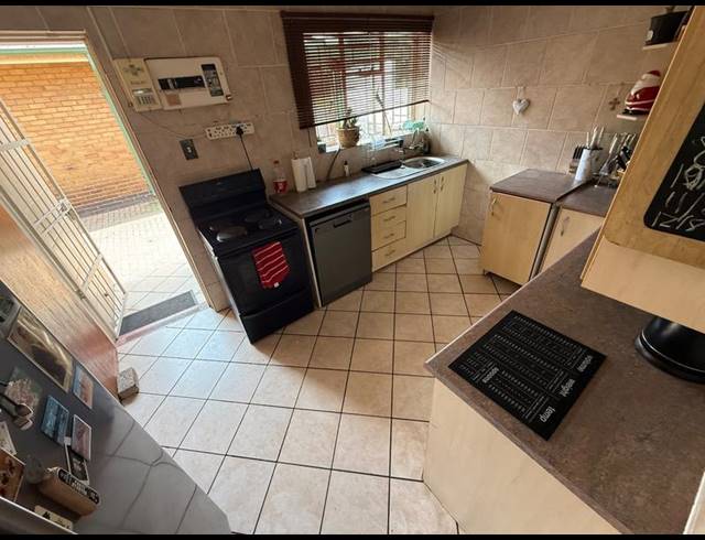 3 BEDROOM PROPERTY TO RENT IN VANDERBIJLPARK SW 5